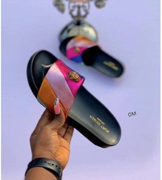 2023 Sommer Neue Große Größe Damen Bunte Einzeilige Adlerkopf Dicke Sohle Coole Hausschuhe_voghion.com