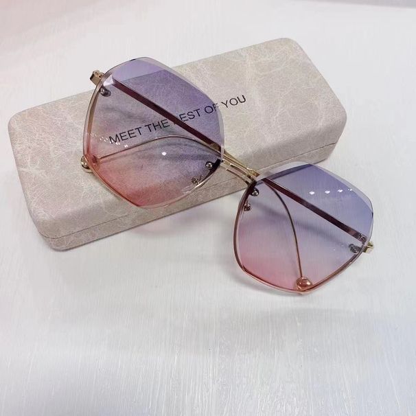 2024 Groussrahmen Ongerahmten Stroossefoto Moudstil Nei Trendy Sonnebrëller fir Männer a Fraen_voghion.com