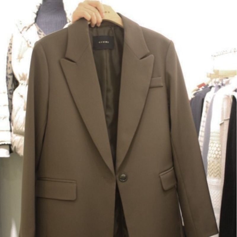 Moda femenina con todos los elegantes trajes de chaqueta de lujo._voghion.com