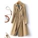 Eleganter Trenchcoat mit Gürtel, Kordelzug in der Taille und kontrastierenden Bündchen – Langärmliger einreihiger Mantel für Damen (Khaki/Schwarz/Rot)_voghion.com