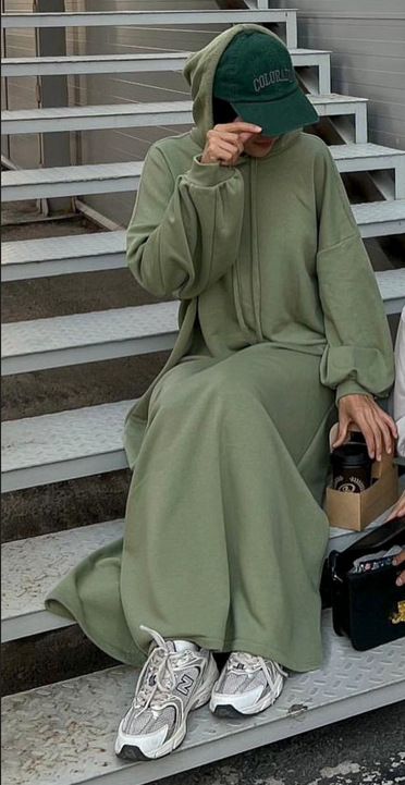 Damenbekleidung Einfarbiges Pulloverkleid mit Kapuze_voghion.com