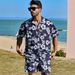Blumen Kurzarmanzug Hawaiianischer Strand lockerer Urlaubsanzug Hemd Shorts zweiteiliges Set für Herren_voghion.com