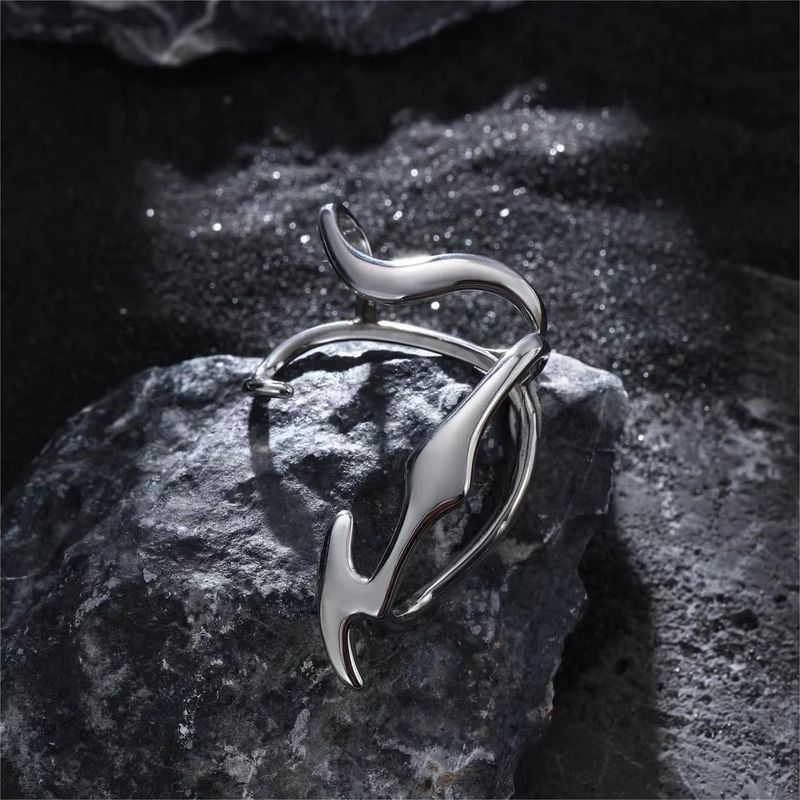 Women's Jewelry Irregular Metal Ear Hooks Dark Style Winding Elf Earrings Sweet And Cool Niche Neutral Style No Piercing Earrings_voghion.com