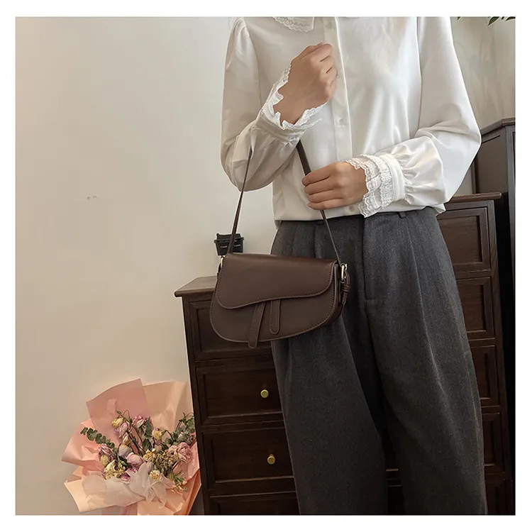 Paquet de niche de texture premium pour femmes, nouveau sac pour femme, sac à bandoulière populaire d'été, sac de selle à bandoulière simple_voghion.com