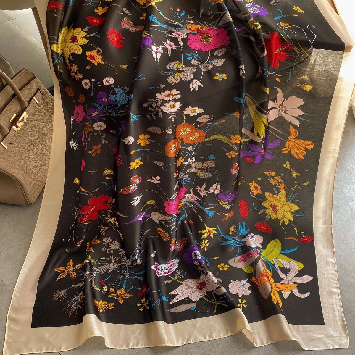 2021 Lente/Zomer Nieuwe Satijnen Bloemenprint Dames Zijden Decoratieve Sjaal Zonnebrandcrème Strand Effen Lange Sjaal_voghion.com