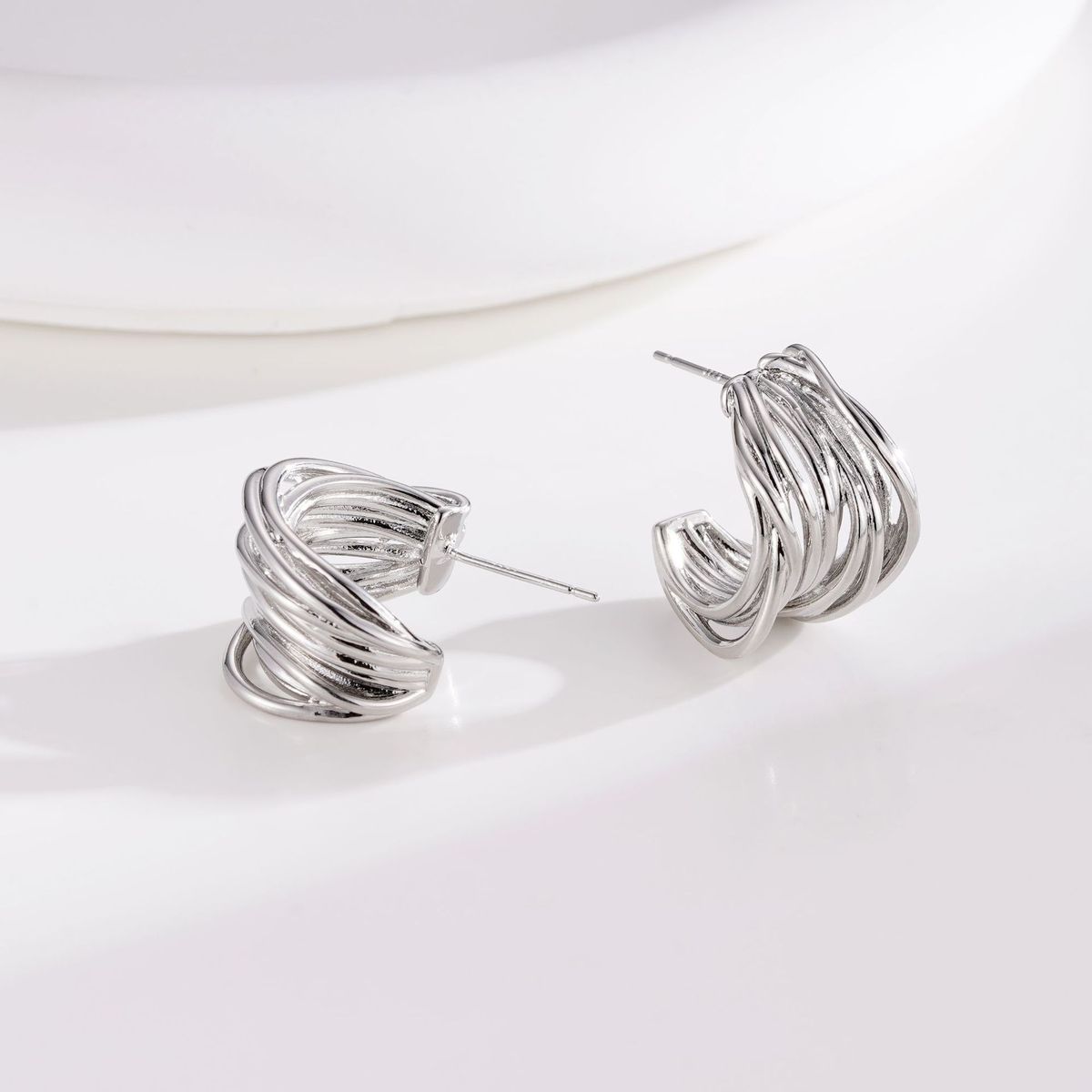 Damenschmuck C-förmige Ohrringe Modisches Design Kupferbeschichtete Echtgoldohrringe Nischenpersönlichkeit Vielseitige Goldohrringe_voghion.com