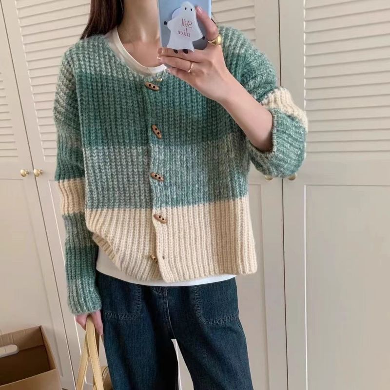 Inwei Korean version gradient striped knitted cardigan 2024 new fashionable versatile loose and slimming sweater jacket_voghion.com