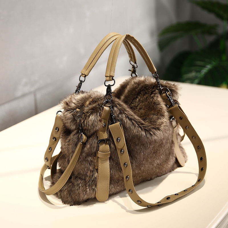 New Women's Bag Imitation Rabbit Fur, Fur, and Grass Bag 2023 European and American Style Big Brand Rivet Locomotive Bag Large Capacity Bag_voghion.com