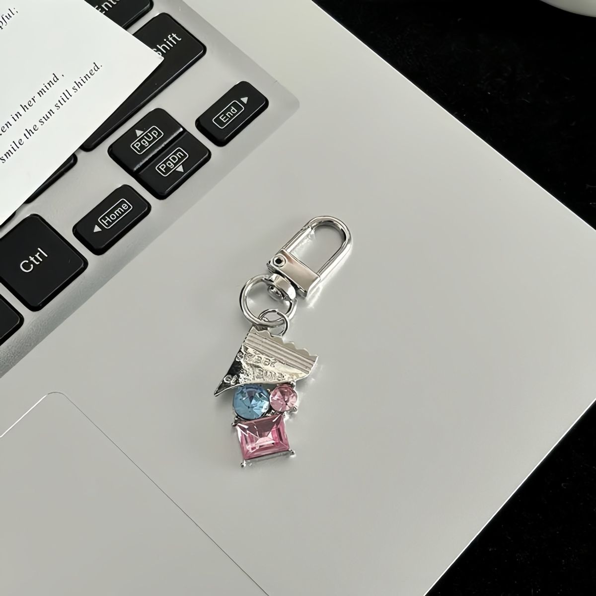 Colored Diamond Heart-Shaped Keychain_voghion.com