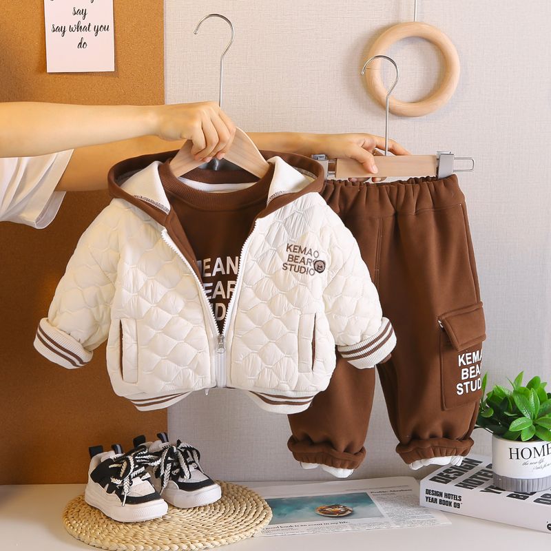 Baby Jungen Fleece-gefütterte, verdickte Baumwolljacke, dreiteiliges Set, neue warme Winterkleidung für Kinder_voghion.com