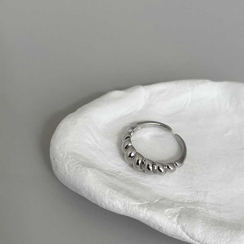 Anillo minimalista de alta gama, ajustable, ovalado, negro, para mujer, estilo moderno, para el dedo índice, 2024_voghion.com
