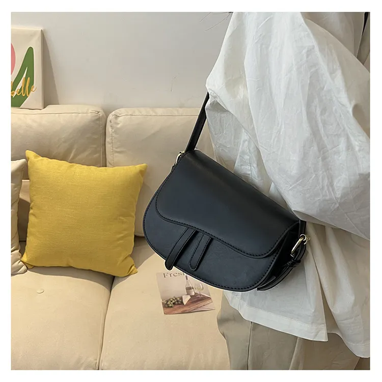 Paquet de niche de texture premium pour femmes, nouveau sac pour femme, sac à bandoulière populaire d'été, sac de selle à bandoulière simple_voghion.com