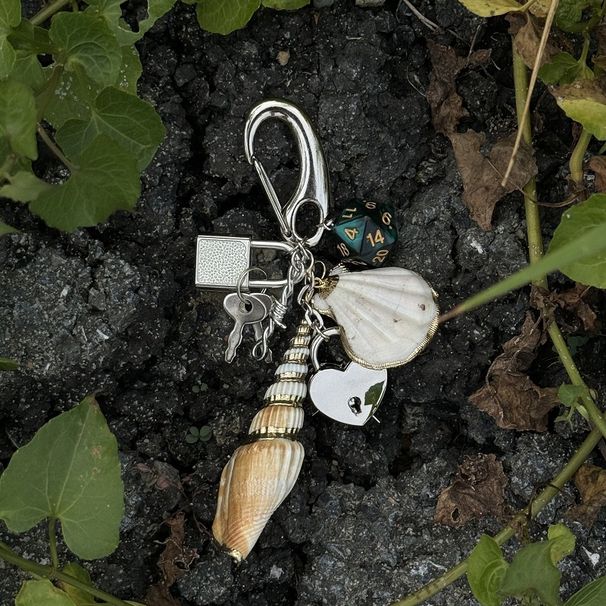 Handmade Seashell Keychain - Ocean Series Boho Chic Accessory For Women, Unique Shell Design, Perfect For Beach Lovers & Fashion Enthusiasts_voghion.com