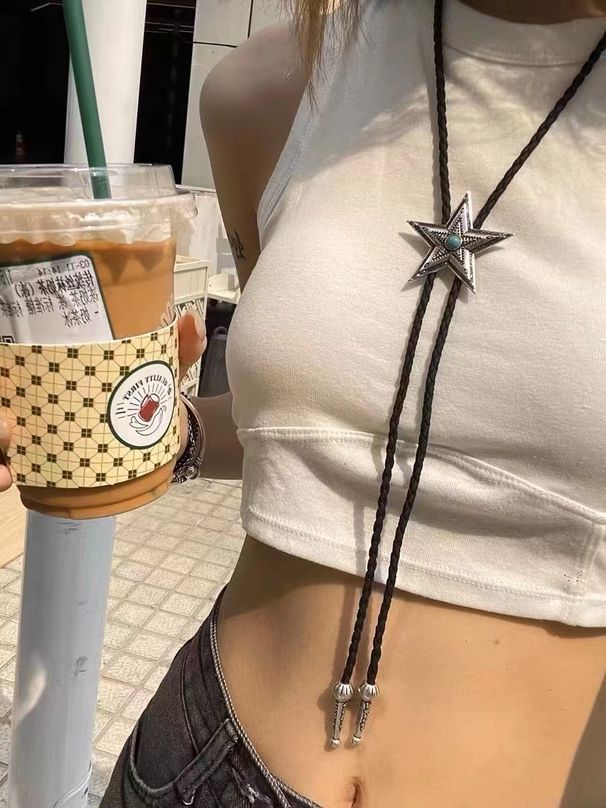 Ein Seil für mehrere Verwendungszwecke, Halskette mit fünfzackigem Stern im ethnischen Stil, personalisierte Retro-Taillenkette aus schwarzem Seilleder mit geflochtenem Stern für heiße Mädchen_voghion.com