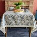 Nappe à imprimé floral - Motif floral frais et élégant (Nappe rectangulaire légère en polyester lavable pour table de pique-nique/salle à manger, décoration d'intérieur)_voghion.com