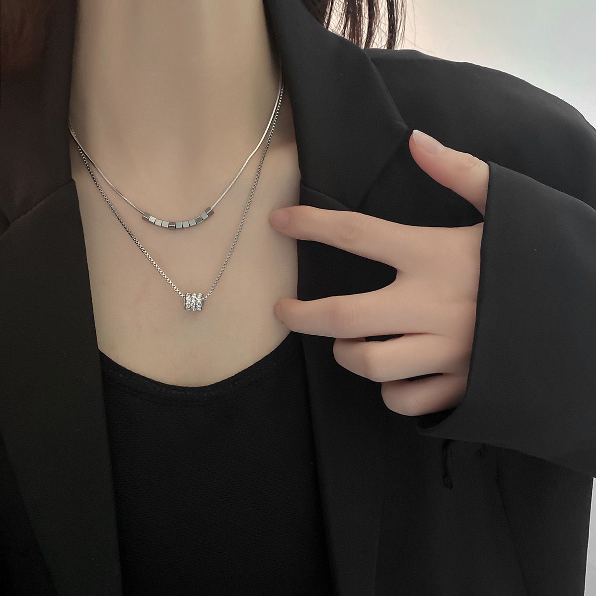 Double-layer sugar cube slim waist titanium steel  temperament light luxury niche design high-end sense all-match clavicle chain accessories_voghion.com