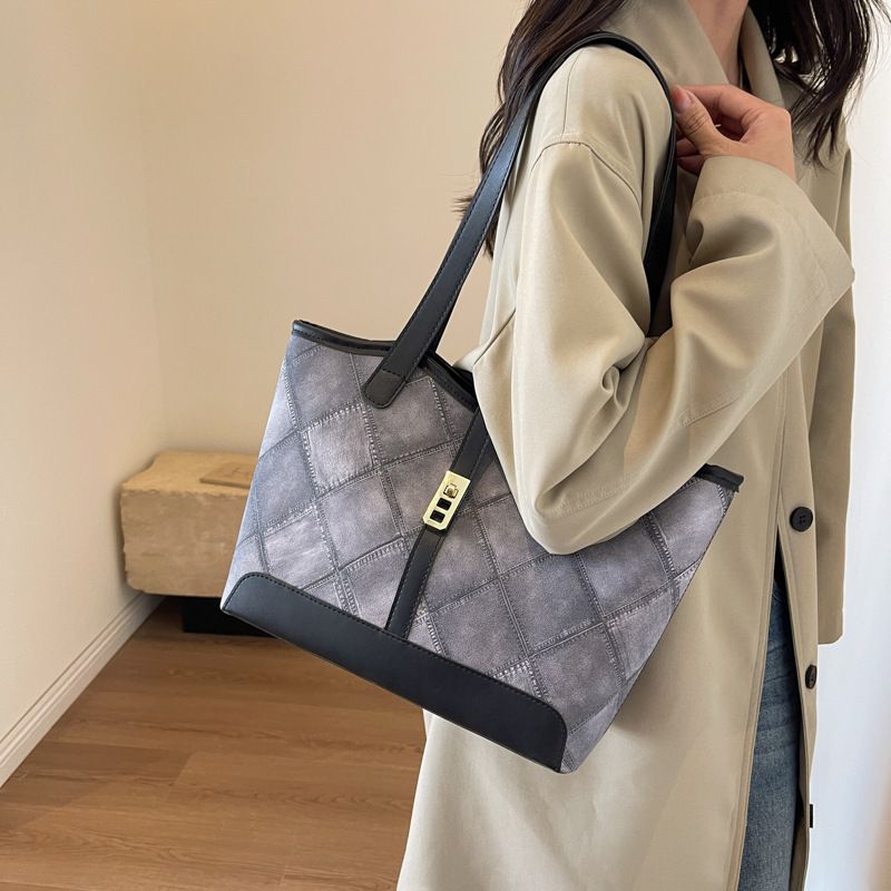 Grand sac à bandoulière de grande capacité pour femmes, fourre-tout Simple pour étudiantes, nouvelle collection automne 2023_voghion.com