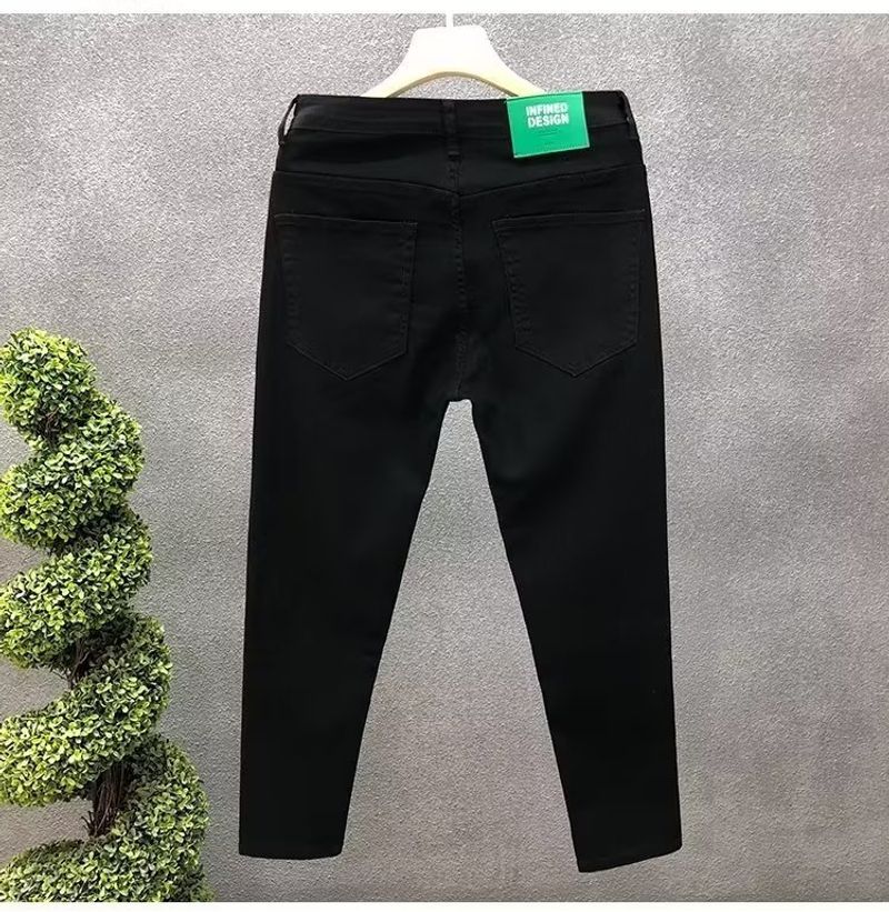 Abbigliamento maschile jeans celebrità pantaloni aderenti bianchi da uomo per l'estate nuovo stile marchio alla moda pantaloni elasticizzati versatili a nove punte per giovani_voghion.com