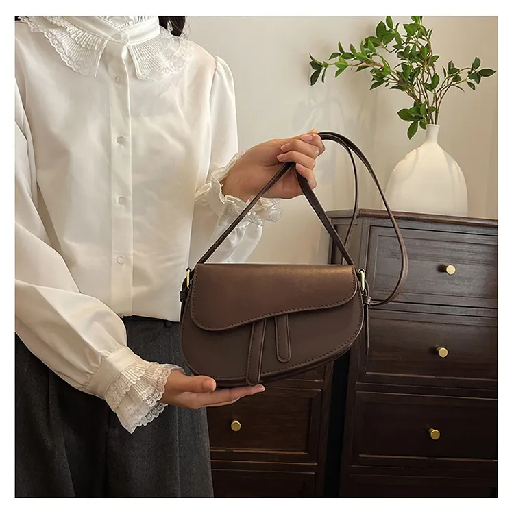 Paquet de niche de texture premium pour femmes, nouveau sac pour femme, sac à bandoulière populaire d'été, sac de selle à bandoulière simple_voghion.com