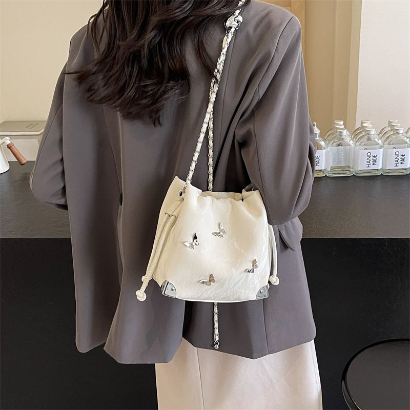 Borsa a mano di nicchia super popolare per le donne Nuova borsa a tracolla diagonale versatile a farfalla popolare con una spalla Borsa a secchiello popolare_voghion.com
