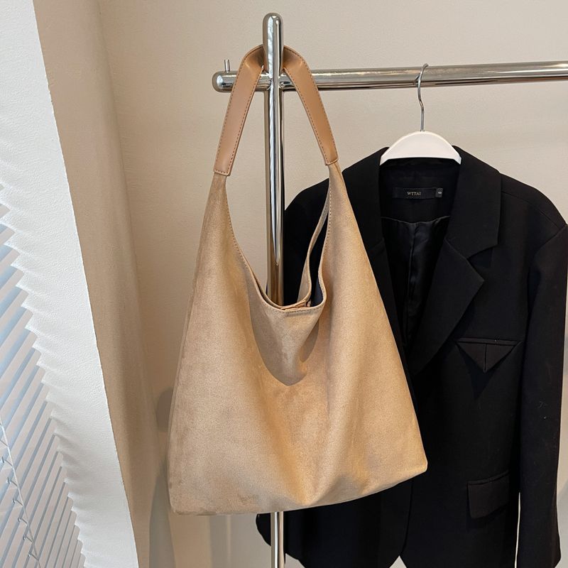 Sac à bandoulière en daim élégant de style avancé, sac hobo populaire de grande capacité pour femmes_voghion.com