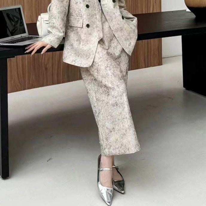 2025 Spring Collection Elegant High-End Feel Printed V-Neck Blazer High-Waisted Slimming Skirt Women's Two-Piece Set_voghion.com