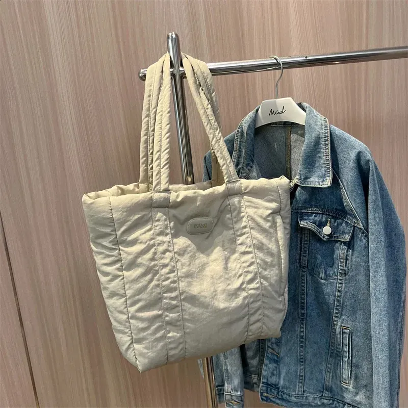 Bolsa de compras feminina de algodão espacial de grande capacidade para outono e inverno, com alça única e design moderno._voghion.com