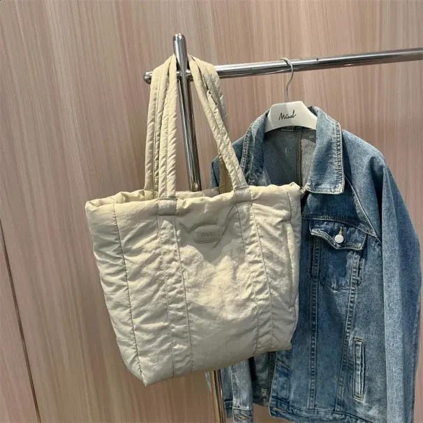 Bolsa de compras feminina de algodão espacial de grande capacidade para outono e inverno, com alça única e design moderno._voghion.com