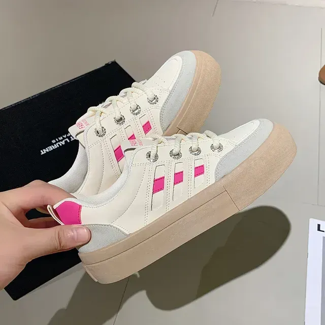 Scarpe casual bianche piccole con punta tonda e suola spessa retrò da donna, stile primaverile e autunnale, alla moda, con fondo piatto._voghion.com