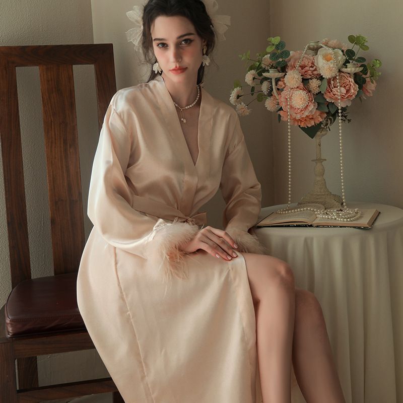 Bride's morning gown, ladies' feather long nightgown, makeup, bridesmaid group, wedding kimono, color bath_voghion.com