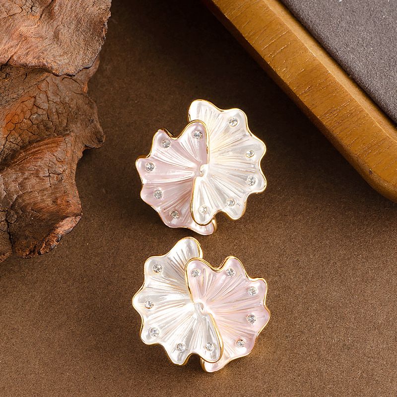 Parfum élégant de style français, petite fleur de feuille de lotus en émail incrusté de diamants avec personnalité féminine, tendance et_voghion.com