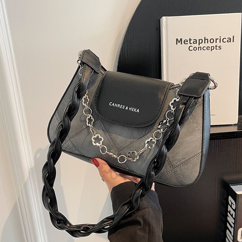Die diesjährigen beliebten Nischendesign-Taschen für Damen 2024, neue trendige und vielseitige strukturierte Umhängetasche, beliebte Achseltasche mit einer Schulter_voghion.com