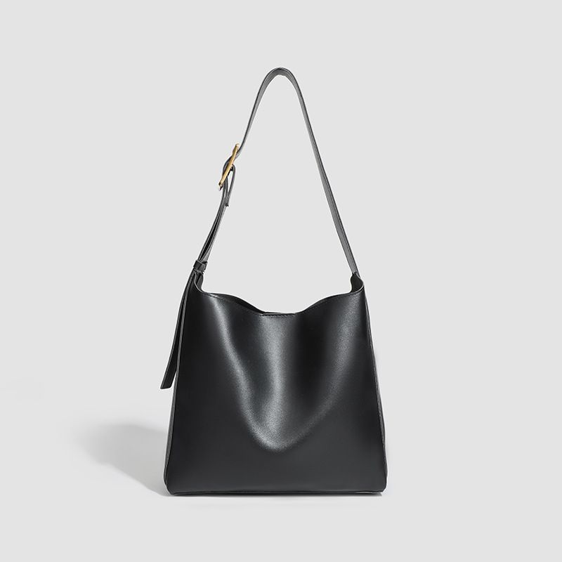 Borsa a tracolla in pelle grande da donna, modello "Pendolar Tote" di alta gamma, modello "Niche Design" del 2025_voghion.com