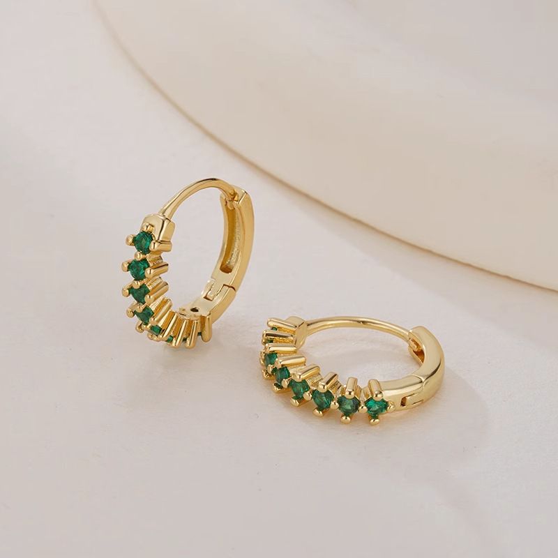 Orecchini a cerchio arcobaleno di alto valore con diamanti colorati per donna, design di nicchia con un senso di raffinatezza, polsini per orecchie_voghion.com