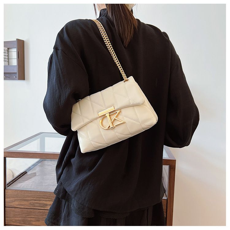 Advanced Texture Diamond Grid Chain 2024 New Fashionable And Stylish Versatile Women's Magnetic Buckle Shoulder Bag_voghion.com