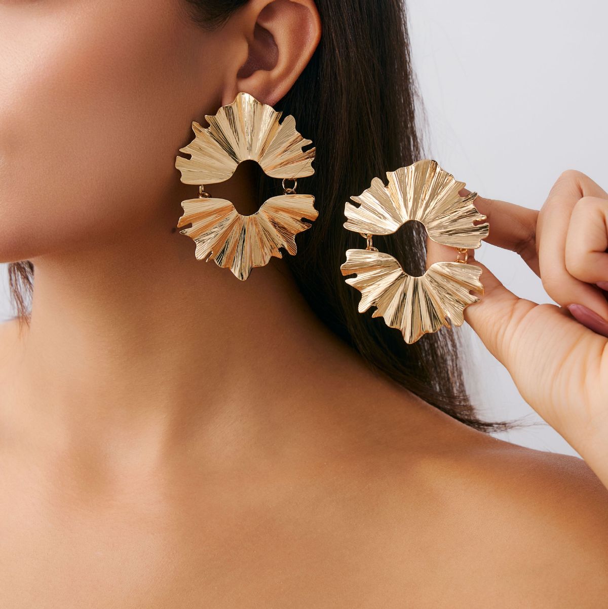 Orecchini pendenti con perle e girasole plissettati, linea di moda Ins, clip per orecchini a clip_voghion.com