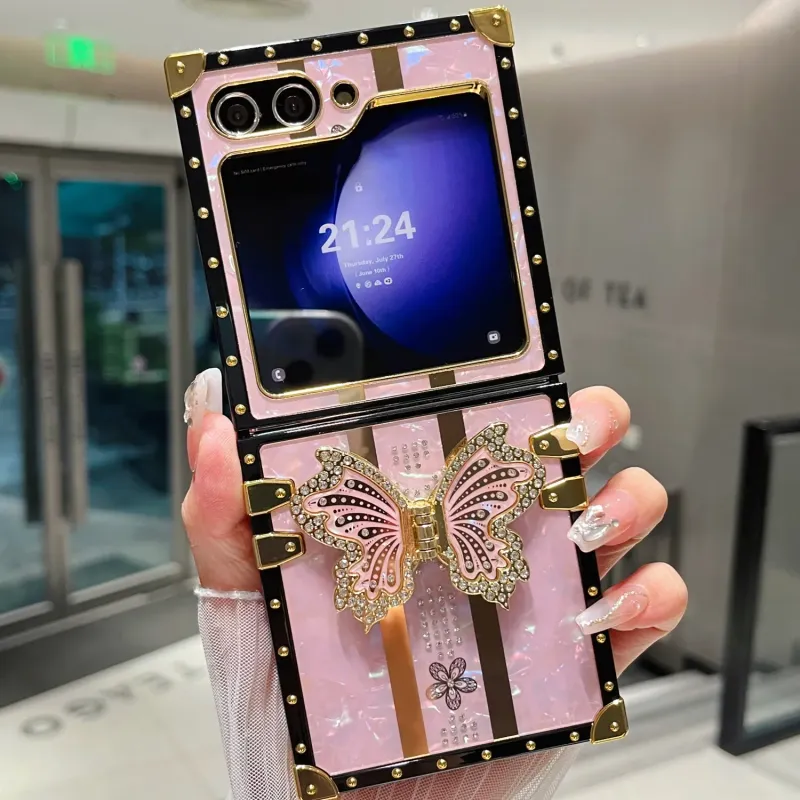 Funda con armadura de maleta cuadrada Bling para Samsung Galaxy Z Flip 6 5 4 3 5G, funda con soporte plegable con forma de mariposa de metal y diamantes 3D_voghion.com