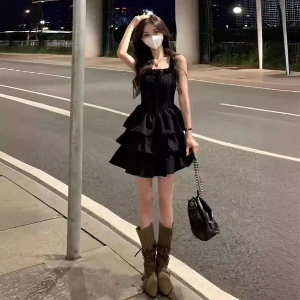 Abito estivo da donna in stile Hepburn francese, nero, con spalline scoperte, design di nicchia di alta gamma, piccolo_voghion.com