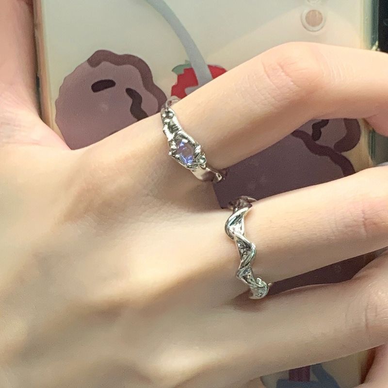 Anello irregolare in pietra di luna di lusso leggero in argento per donna Anello geometrico a onda, versatile, regolazione dell'apertura, coppia di anelli in stile ins_voghion.com