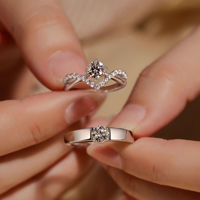 Coppia di anelli aperti da uomo e da donna con corona nuziale a quattro punte in zircone e diamanti da 1 carato, Crowning Love_voghion.com