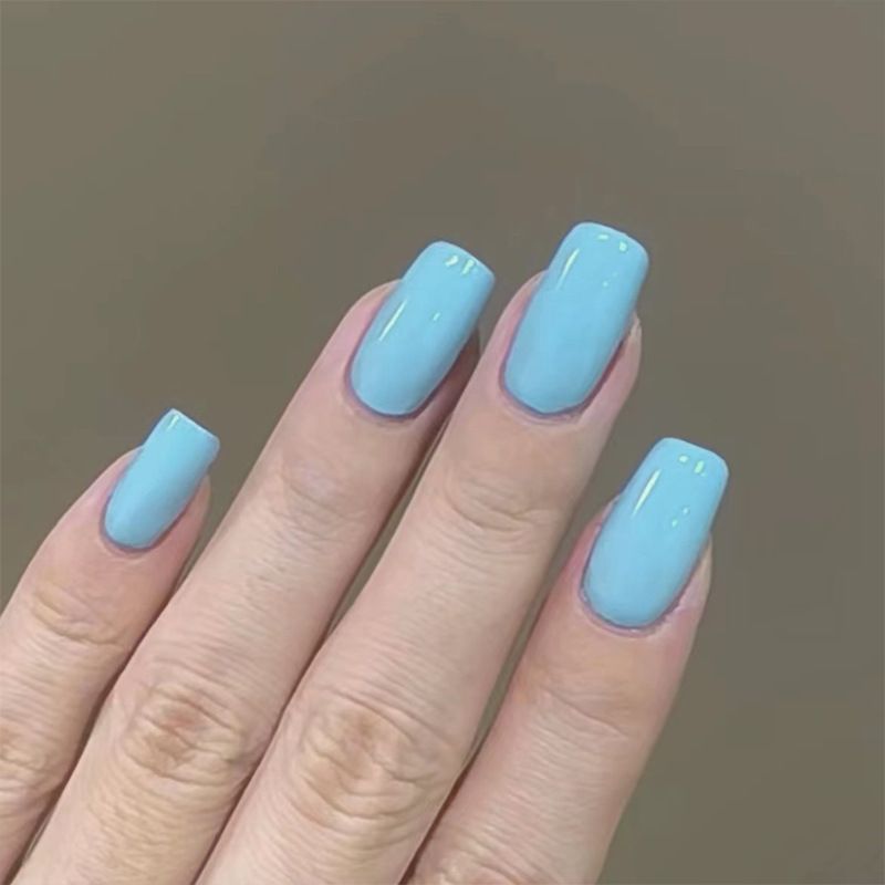 Kurze Quadratische Nagel sommer einfarbig glänzend licht blau elegante nägel außenhandel tragen nagel schönheit nagel stück nagel 24 stück_voghion.com