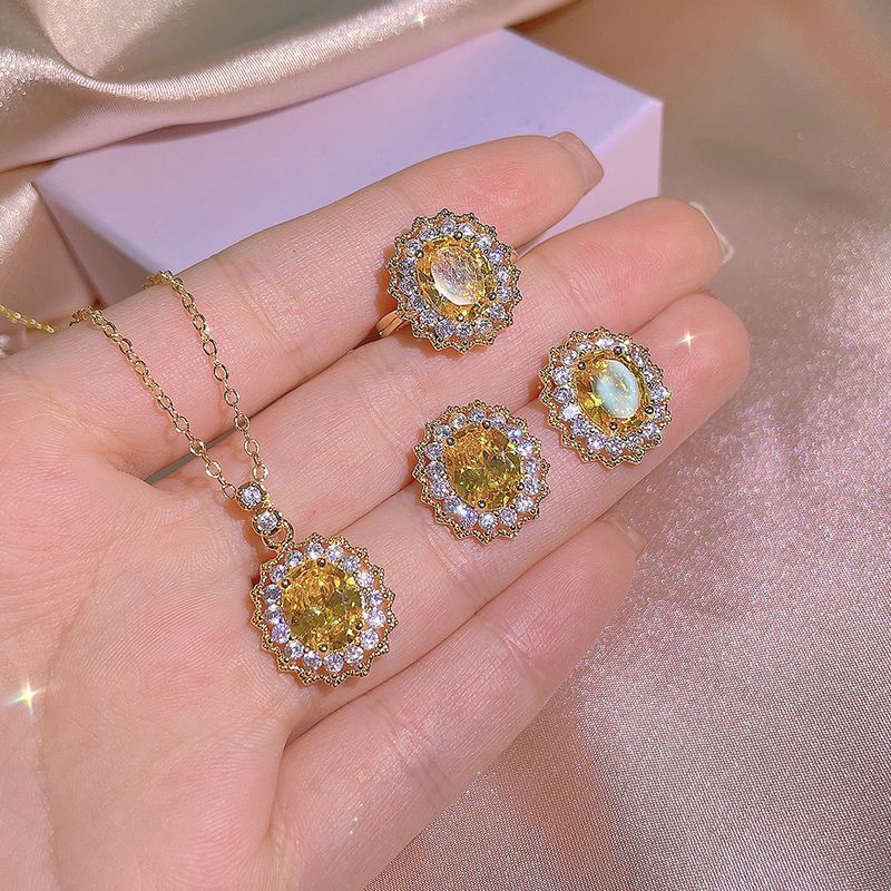 Anillo colgante de diamantes amarillos en racimo, pendientes y collar, joyería elegante y moderna, conjunto de tres piezas con transmisión en vivo._voghion.com