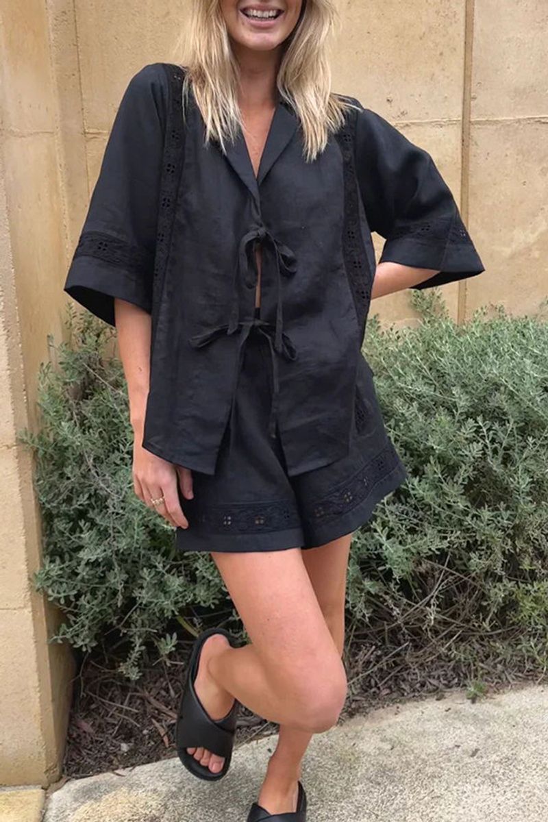 Vêtements d'été pour femmes, chemise à manches courtes + short à bretelles creuses, costume décontracté deux pièces_voghion.com