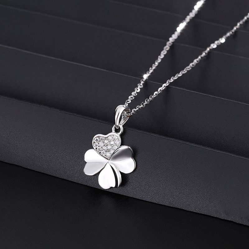 Collana con quadrifoglio in argento sterling S999, stile freddo, stile femminile, stile trifoglio fortunato, catena con clavicola, accessori di alta qualità per celebrità su Internet_voghion.com