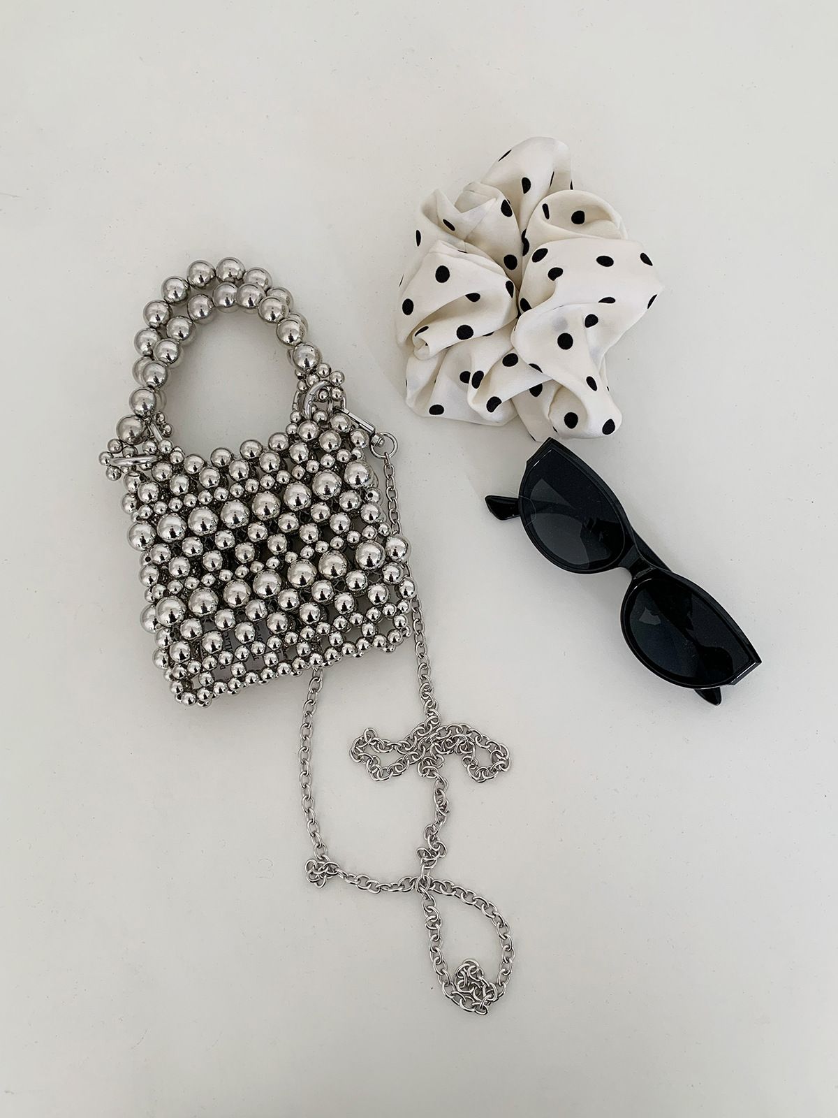 Borsa a tracolla intrecciata a mano con catena argentata esterna, mini borsa a tracolla con perline, nuova primavera ed estate 2025, casual, elegante, squisita._voghion.com