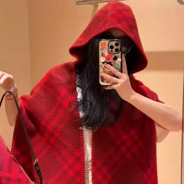 Sciarpa con cappuccio e mantello caldo a doppio uso in lana a quadri blu di Ji Hyun-Kyung Equestrian Klein_voghion.com