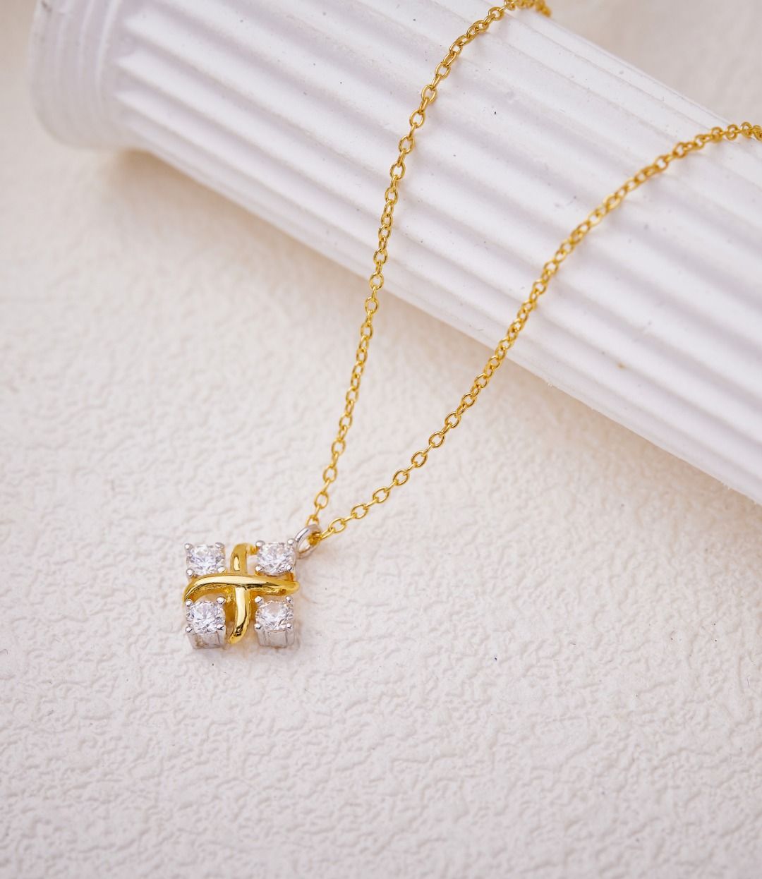 Orecchini a croce con zirconi a forma di ago in argento S925 di alta qualità, orecchini a croce con piccoli diamanti, semplici e leggeri, di lusso giapponese e coreano_voghion.com