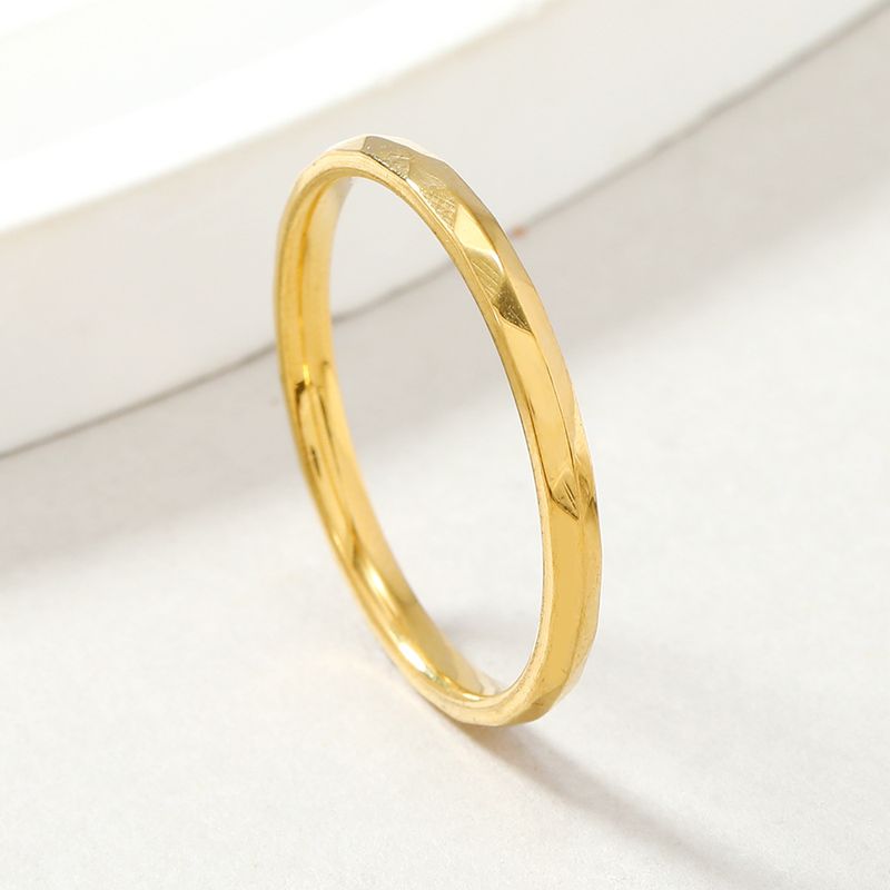 Venta caliente de titanio de moda y minimalista 2 mm de múltiples lados anillo liso de diamante anillo de pareja, joyería de acero inoxidable_voghion.com
