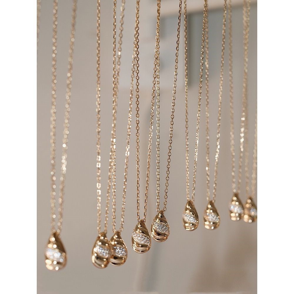 2022 New Starry Sky Nile Water Drop Light Luxury Niche Design Trendy Gold-Plated Necklace_voghion.com