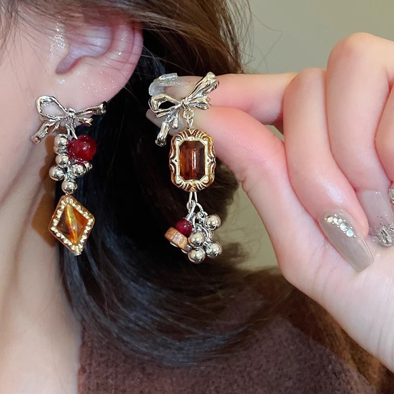 Geometrische Fransenohrringe mit Schleife und Perlen für Damen, Retro, leicht, luxuriös, modisch, Temperament, asymmetrische Ohrringe, Nische_voghion.com